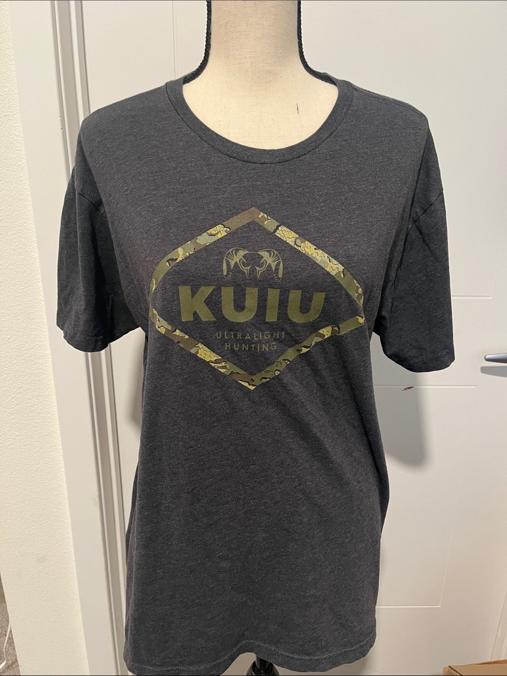 KUIU Gray Ultralight Hunting Logo Graphic T-Shirt Gorpcore Outdoor Casual